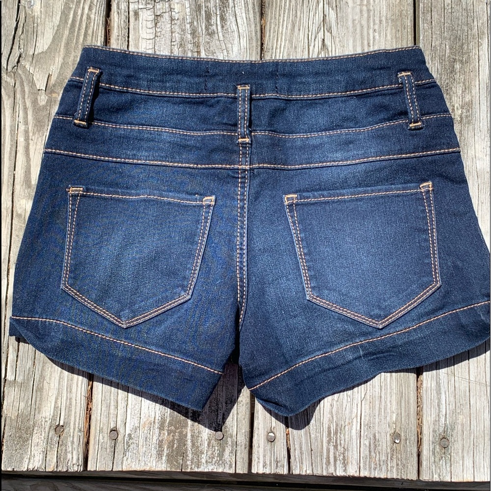 Shorts - Picture 5 of 9
